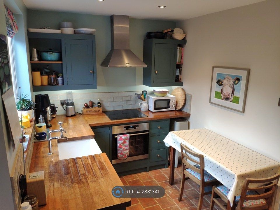 Property photo 3 of 14 Kitchen