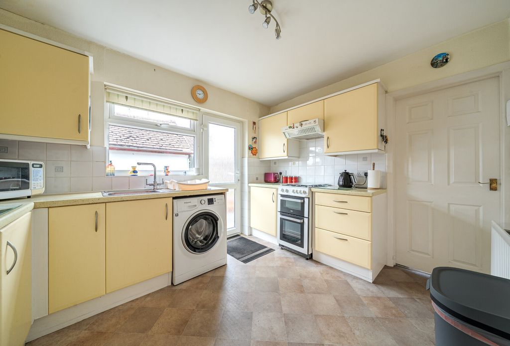 Property photo 3 of 8 1327768-9-6881Fd1...