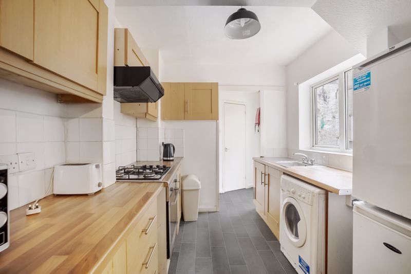 Property photo 3 of 6 Kitchen
