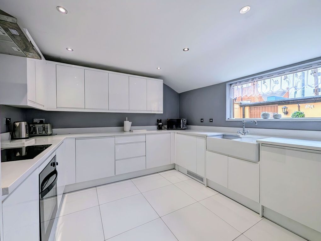 Property photo 3 of 27