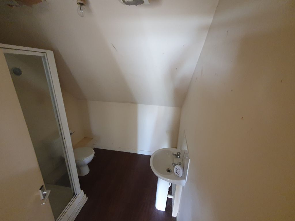 Property photo 3 of 5 8