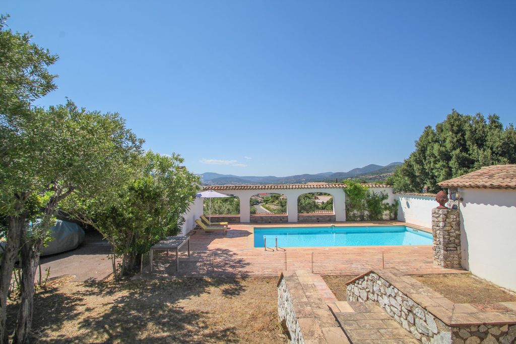 Property photo 2 of 32