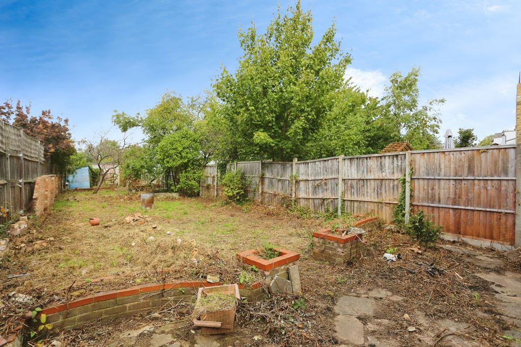 Property photo 2 of 7 Photo