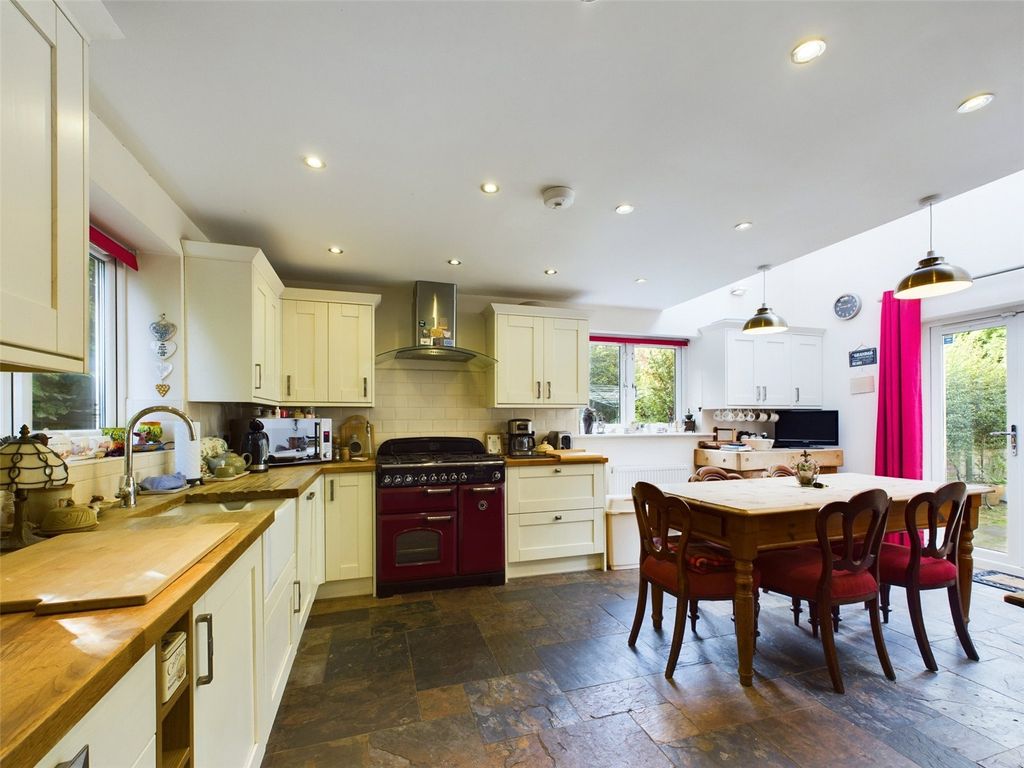 Property photo 2 of 18 Picture No. 23