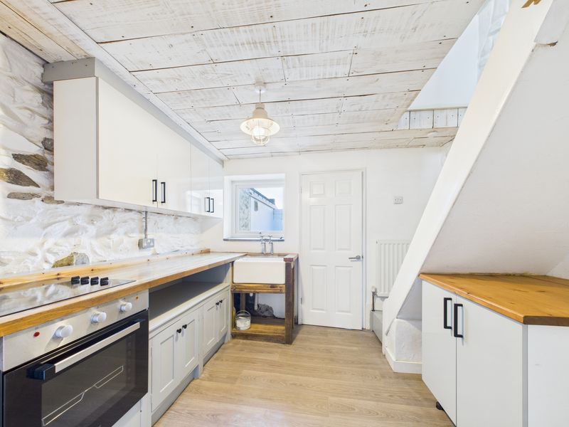 Property photo 2 of 9 Kitchen