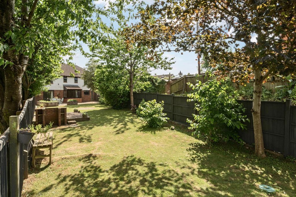 Property photo 2 of 27