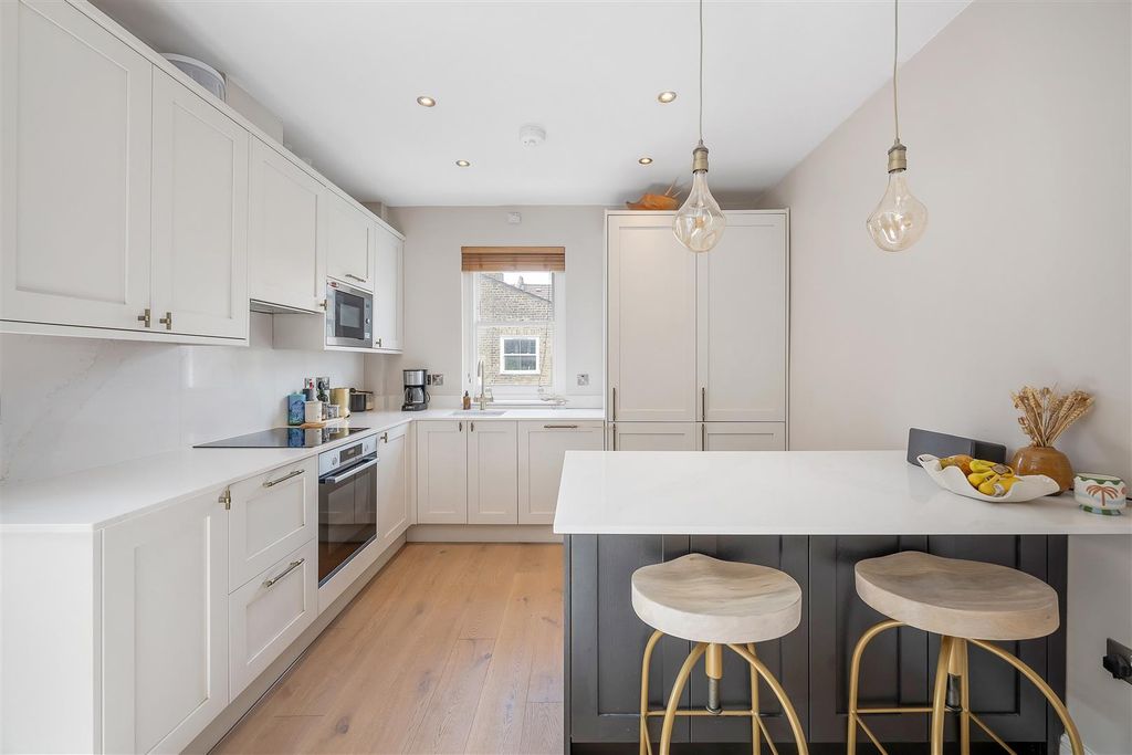 Property photo 1 of 12 Top Floor 20 Glenrosa Street-7.Jpg