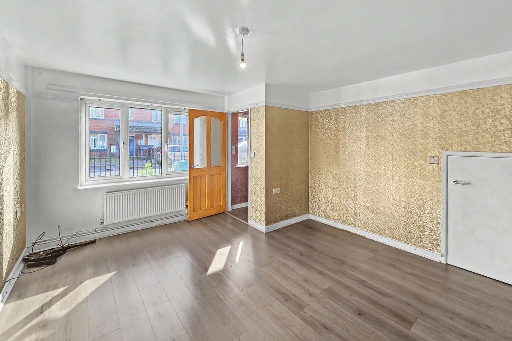 Property photo 3 of 19 24 Rome Road, Collyhurst, Manchester, Greater Manchester, M40 7Rj