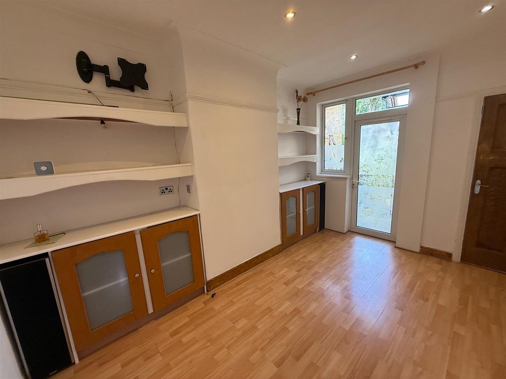 Property photo 3 of 8 7.Jpg