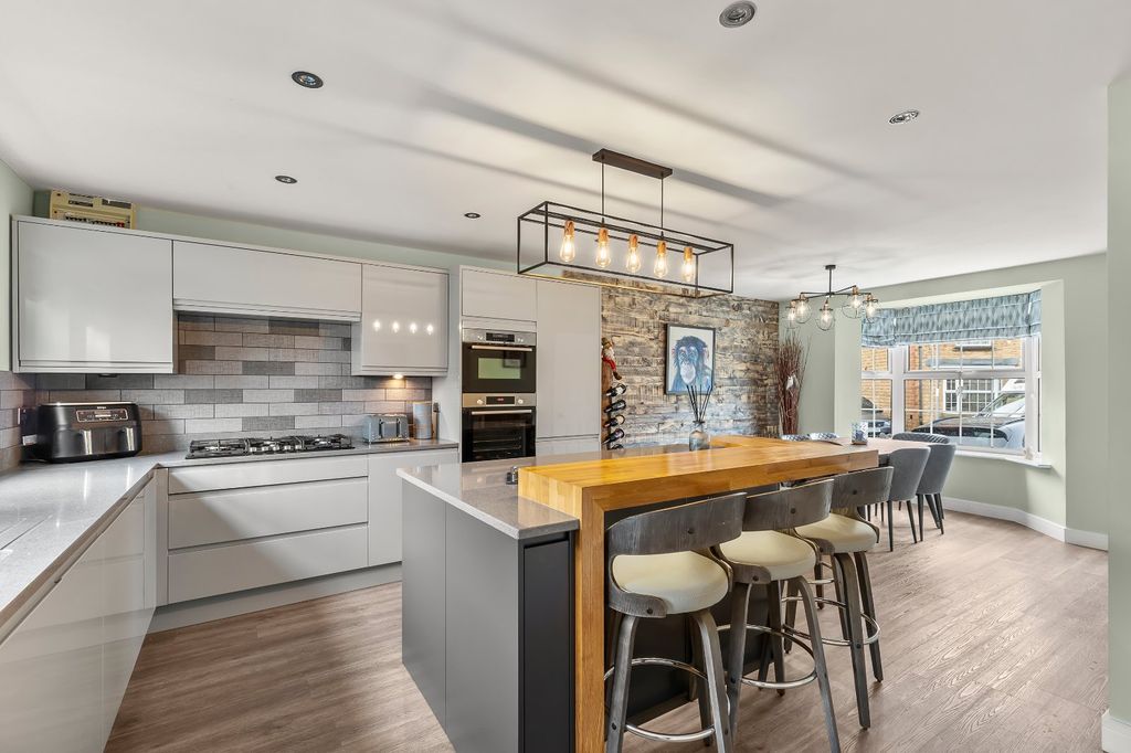 Property photo 3 of 50 Picture No. 12