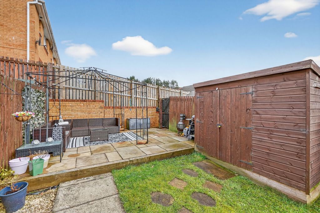 Property photo 2 of 23