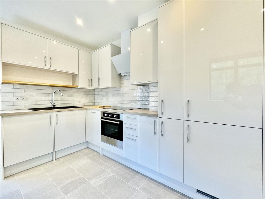 Property photo 2 of 30