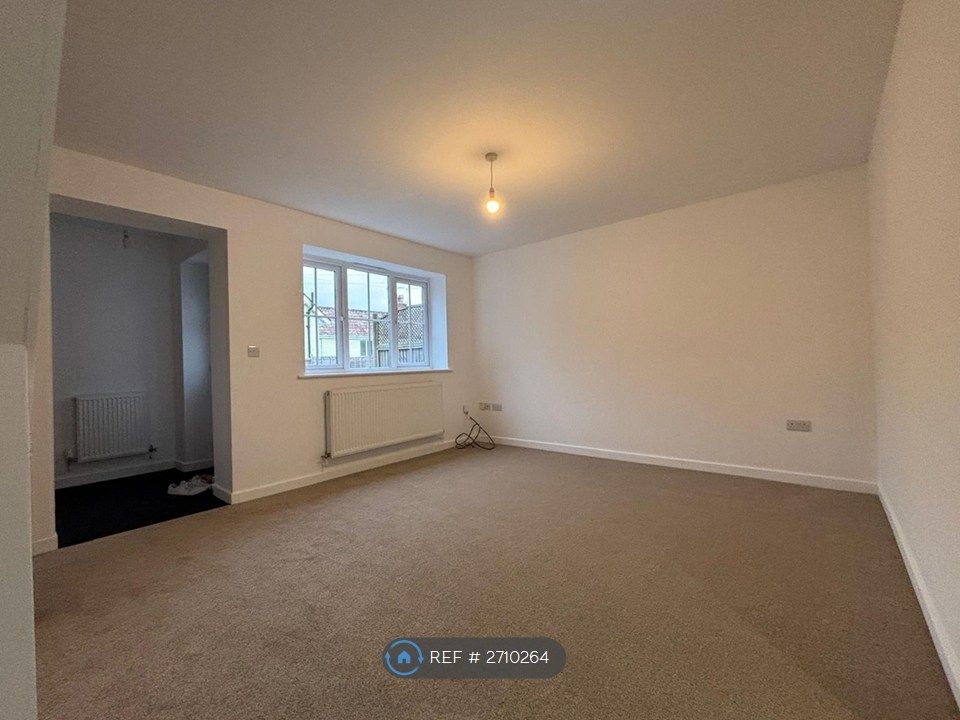 Property photo 3 of 18 Lounge