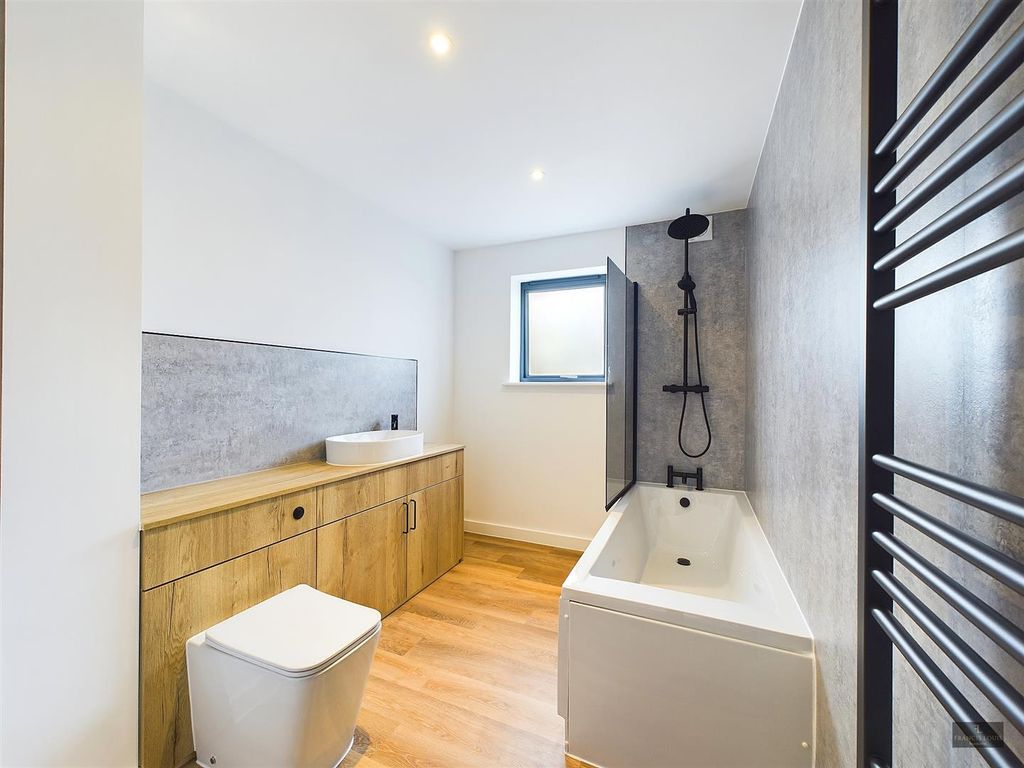 Additional image 4 of 2 bed flat to rentNew North Road, Exeter EX4