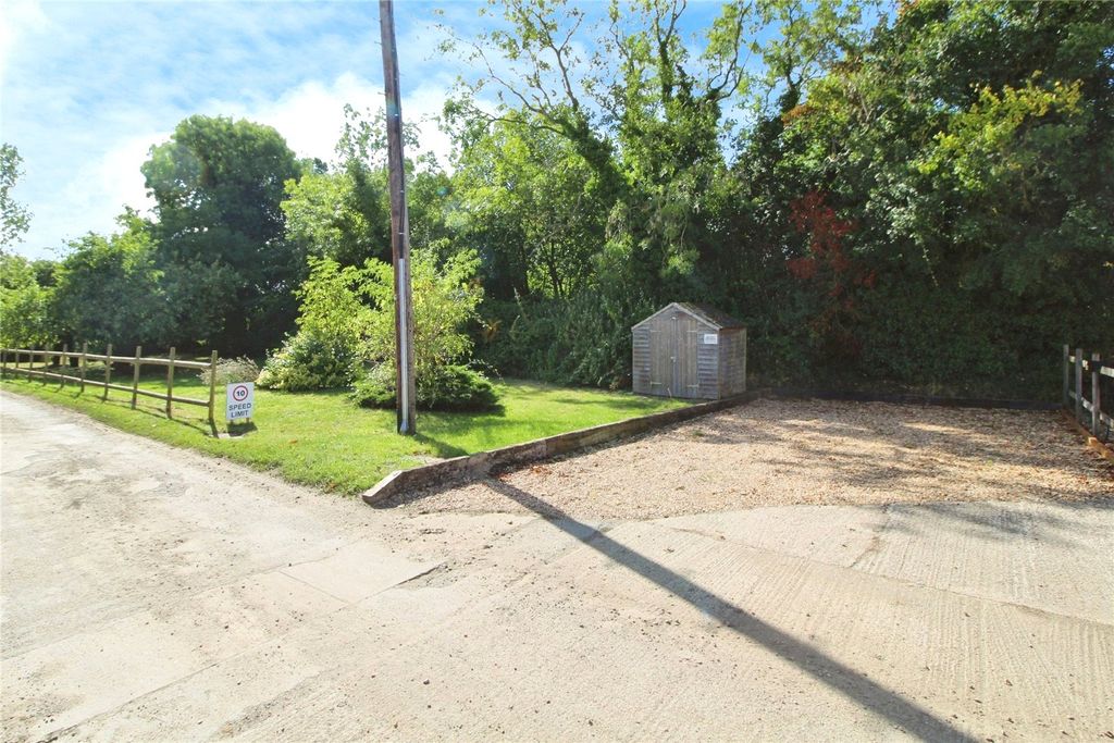 Property photo 3 of 15 Garden And Parking