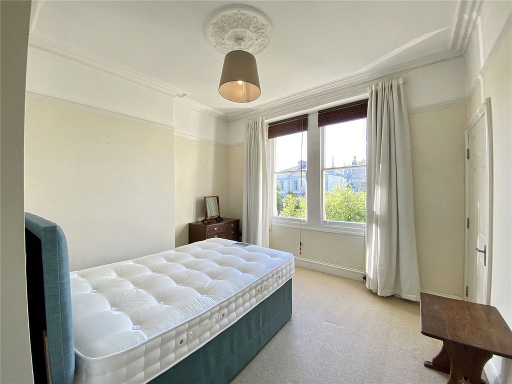 Property photo 2 of 18 Picture No. 37