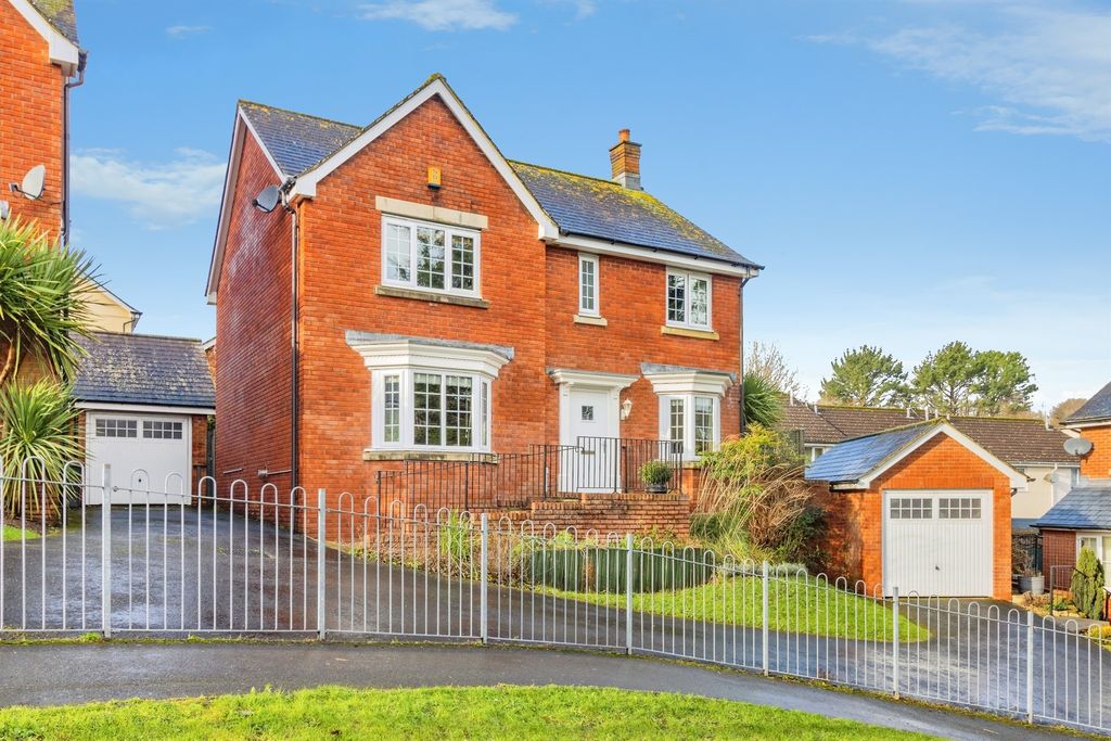 Property photo 1 of 37