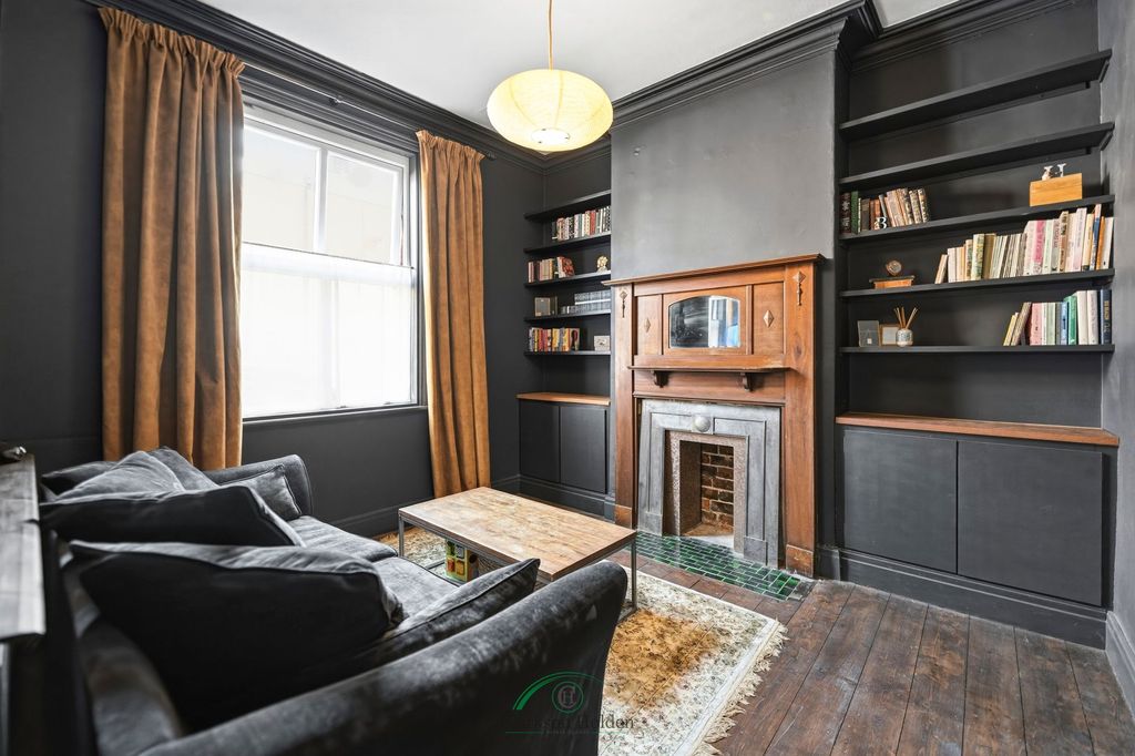 Property photo 2 of 39