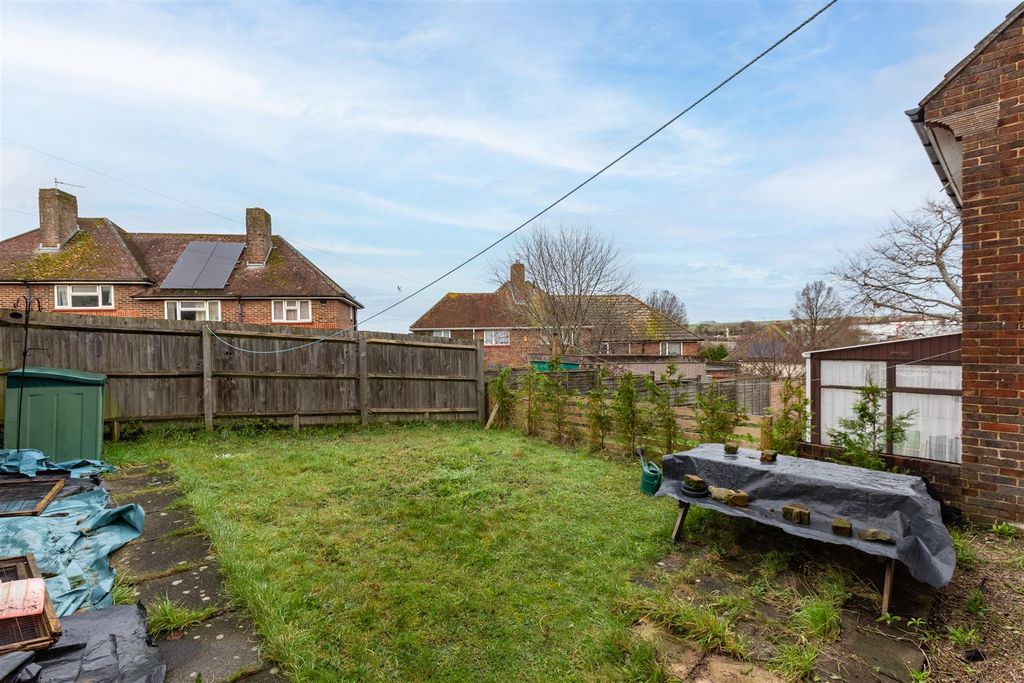 Property photo 2 of 11 Garden