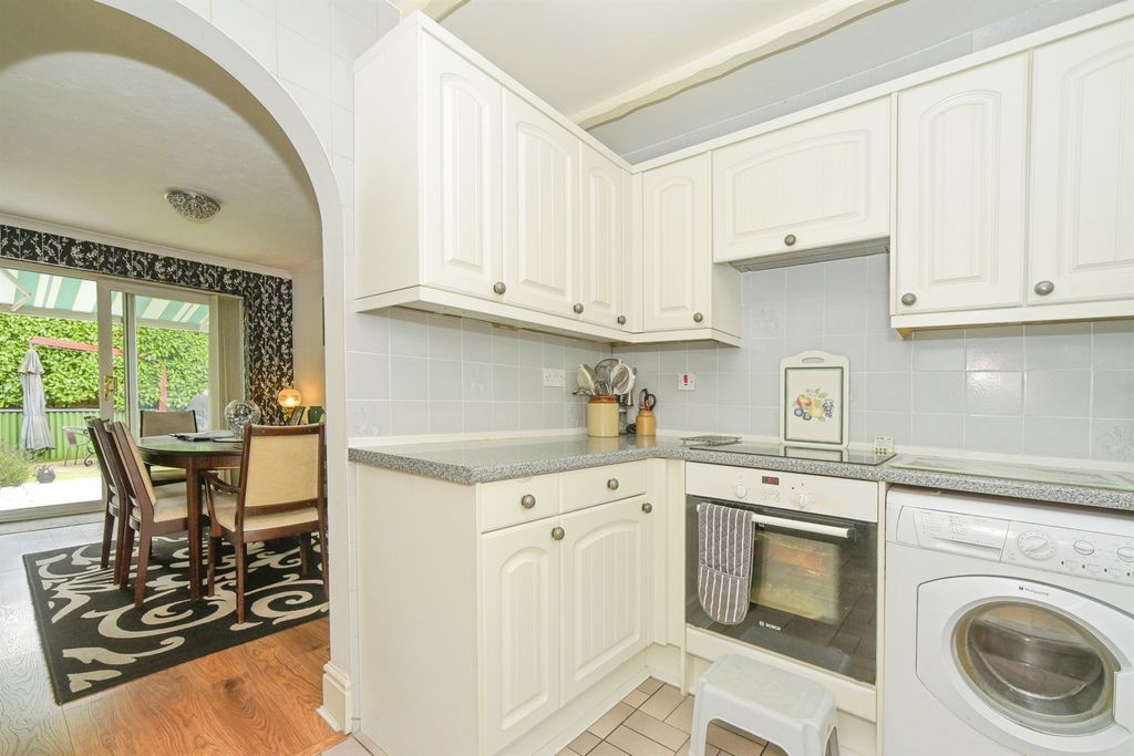 Property photo 3 of 18