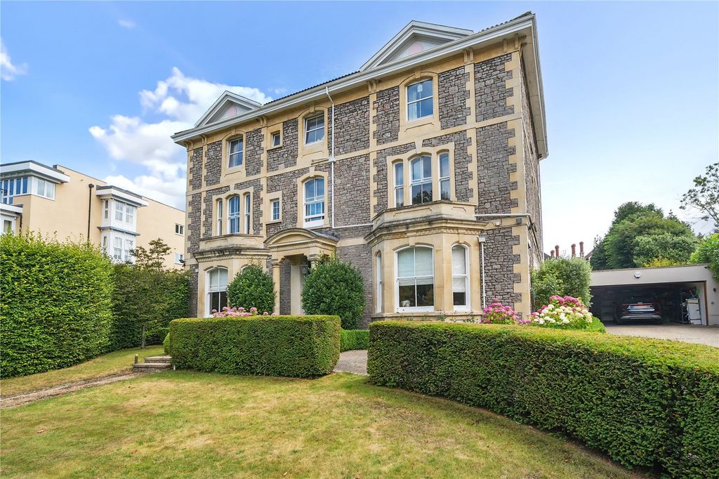 Property photo 1 of 33 Picture No. 24