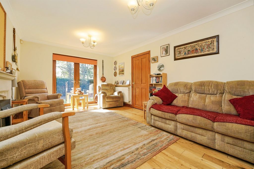 Property photo 2 of 20