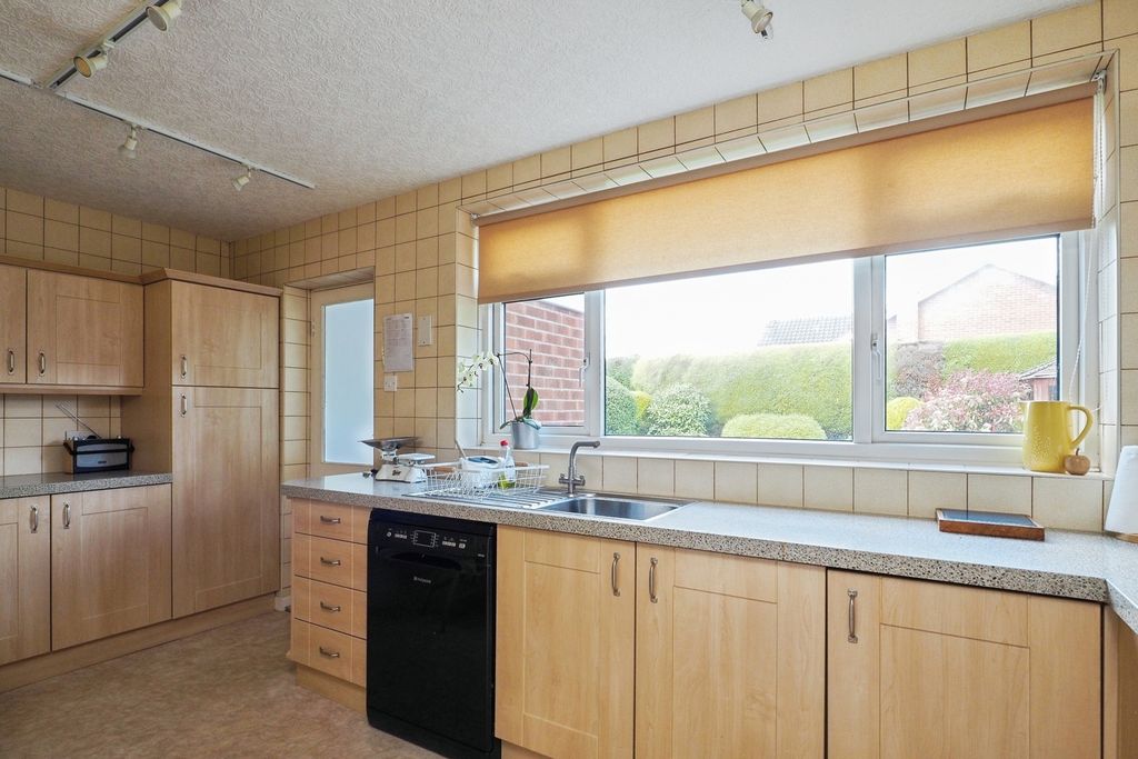 Property photo 3 of 16 Breakfast Kitchen