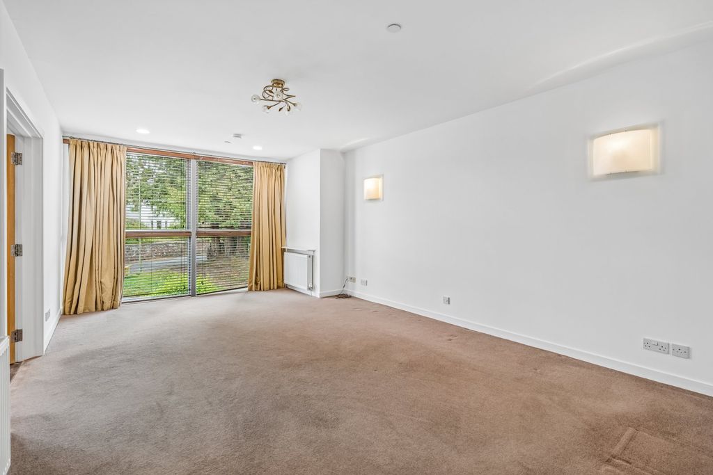 Property photo 2 of 15 Picture No. 04