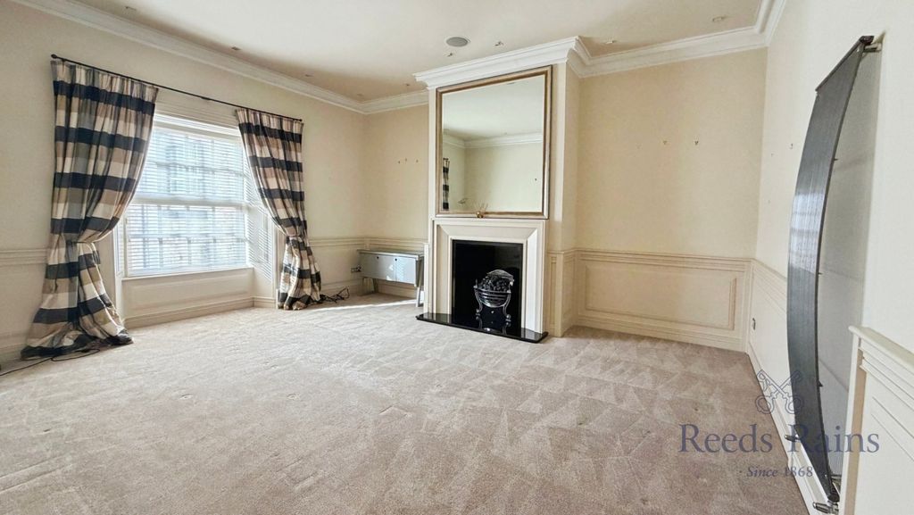 Property photo 2 of 16 Lounge