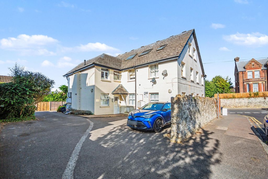 Property photo 1 of 6 Oxden Court - Front