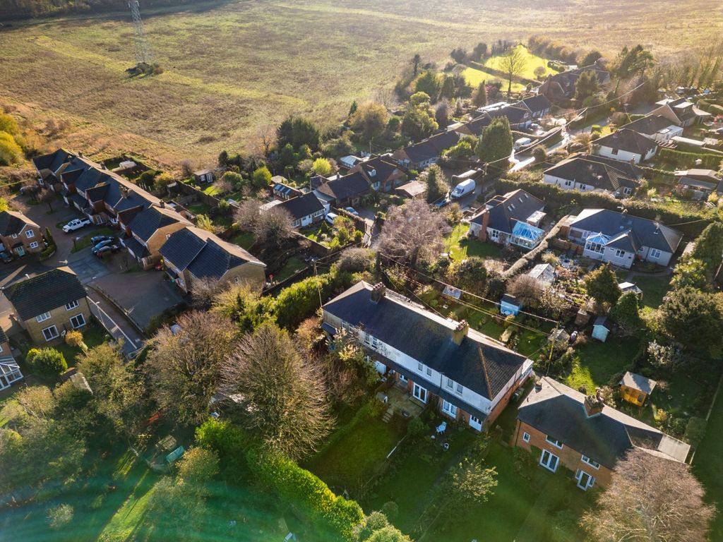 Property photo 1 of 16 Hillview Terrace