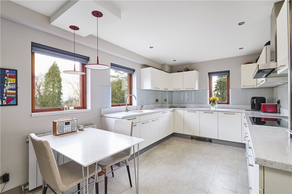 Property photo 3 of 32 Breakfast Kitchen