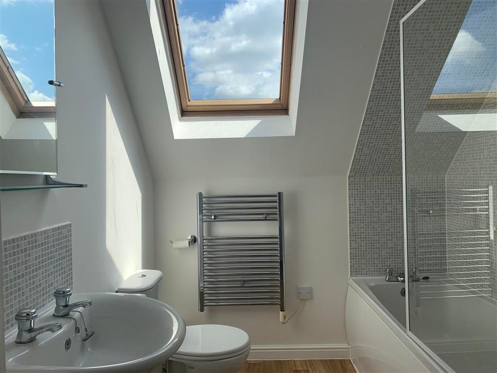 Property photo 2 of 7 Bathroom