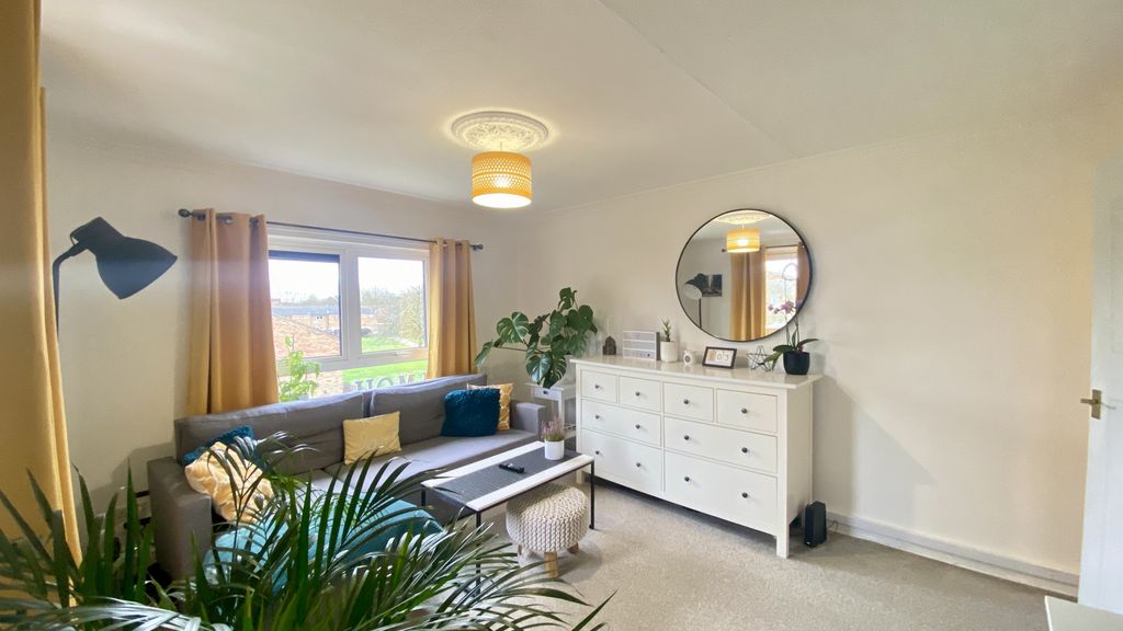 Property photo 1 of 11 1 Bedroom Flat, Albemarle Way, Cb4