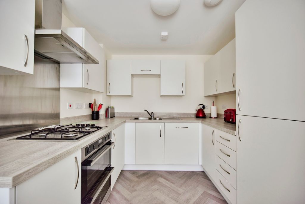 Property photo 2 of 19 Modern Kitchen/Diner