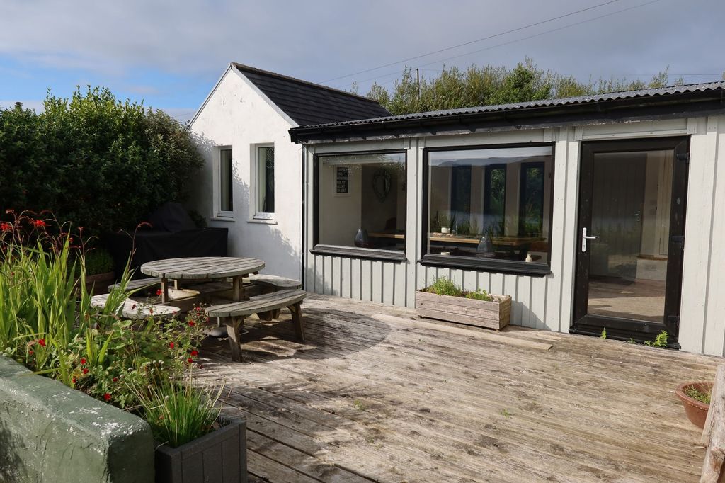 Property photo 2 of 102
