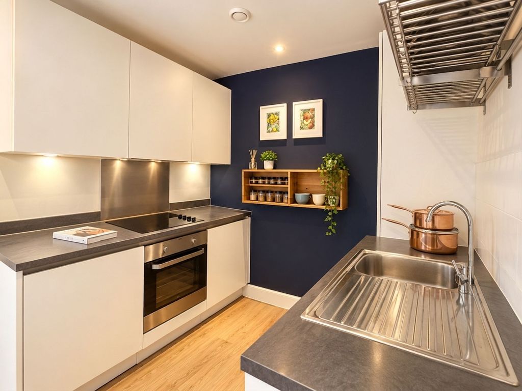 Property photo 2 of 11 Kitchen