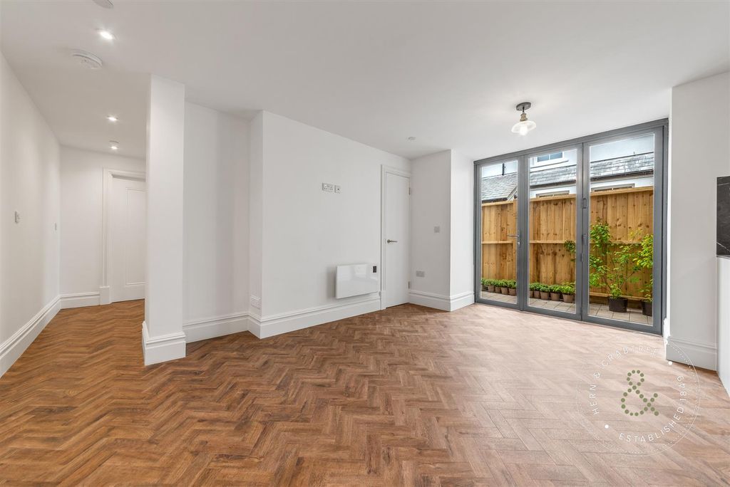 Property photo 3 of 18 Flat-2-Cathedral-Road-1.Jpg