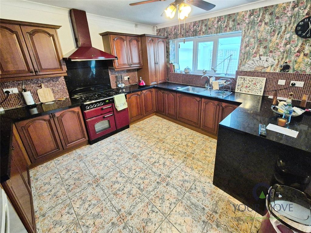 Property photo 3 of 14 Kitchen