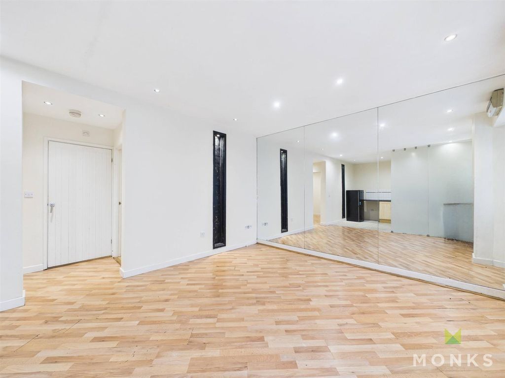 Property photo 2 of 10 Cam01520G0-Pr0363-Still005.Jpg