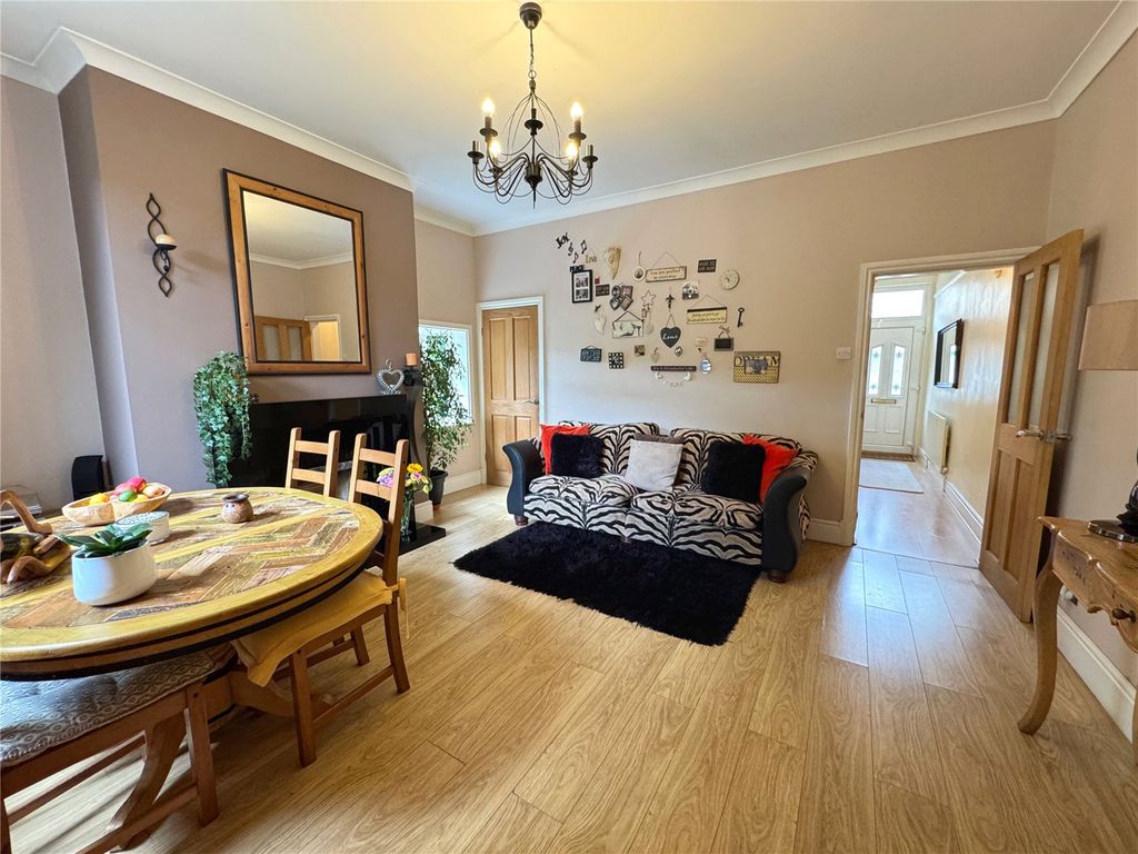 Property photo 3 of 19 Living/ Dining Room