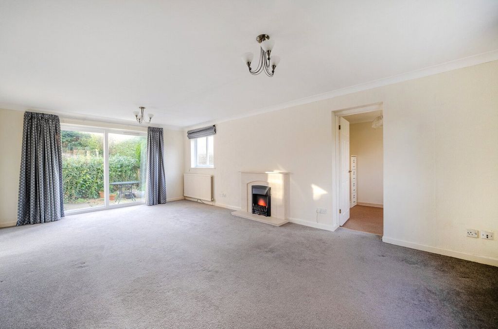 Property photo 3 of 18 Sitting Room