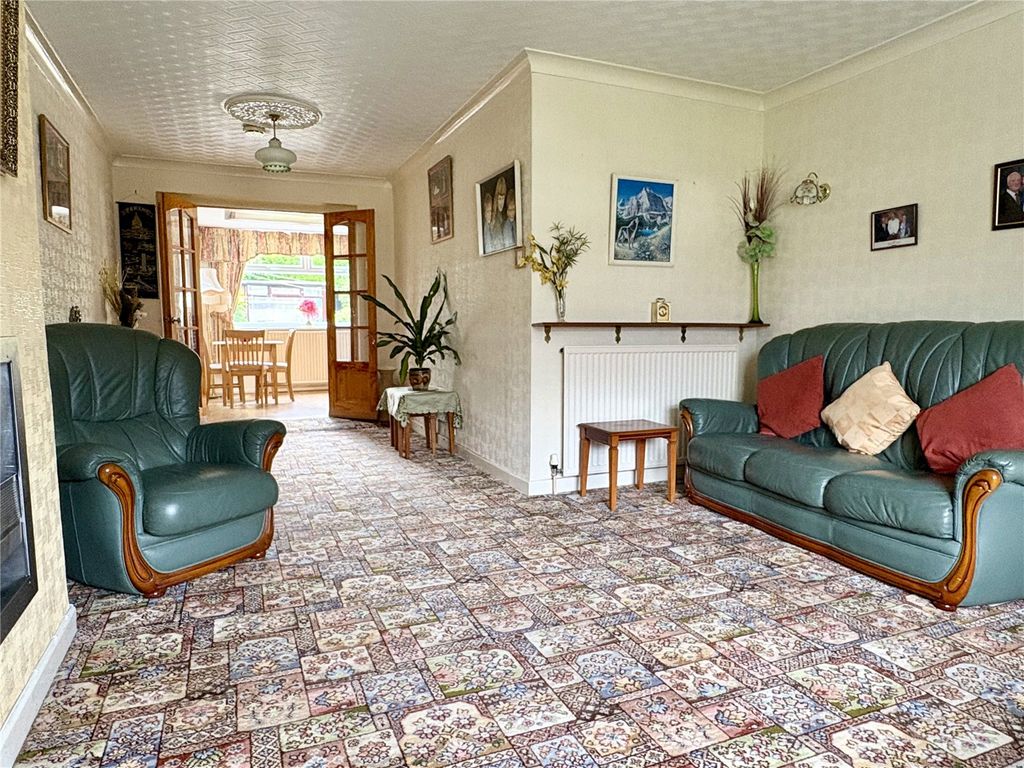 Property photo 3 of 15 Lounge
