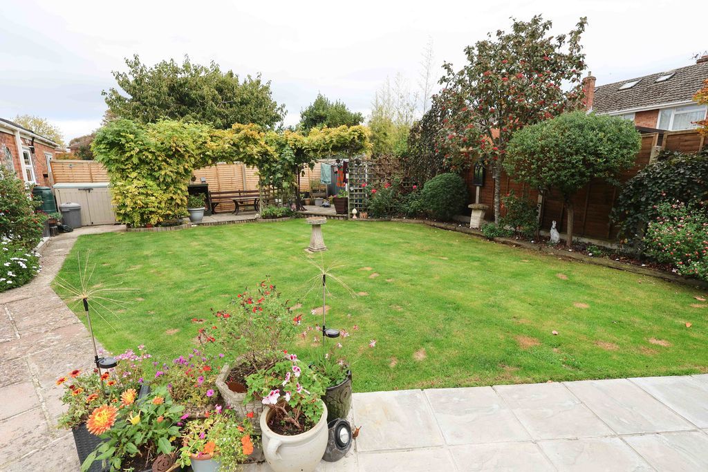 Property photo 2 of 28 Garden