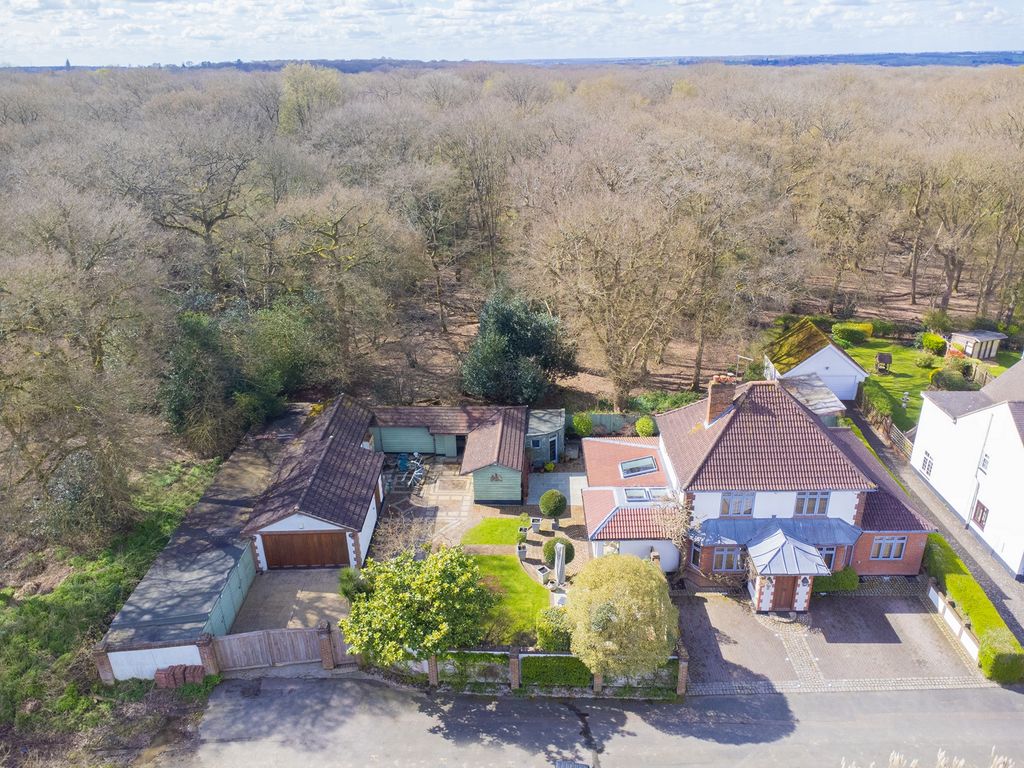 Property photo 1 of 49 Photo 3