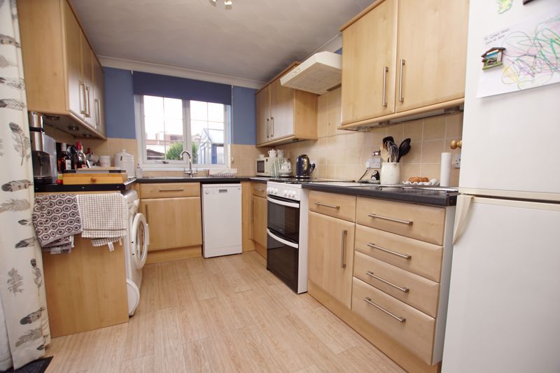Property photo 3 of 16 Kitchen
