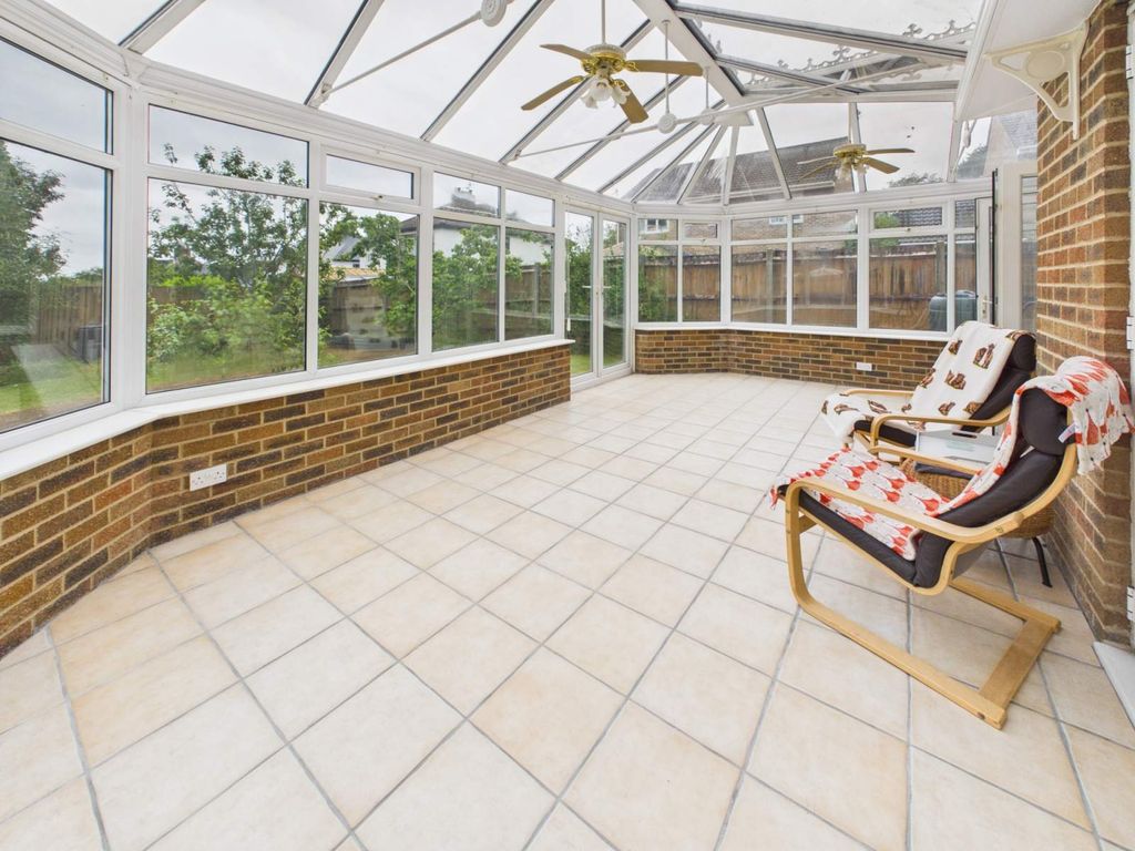 Property photo 3 of 31 Conservatory