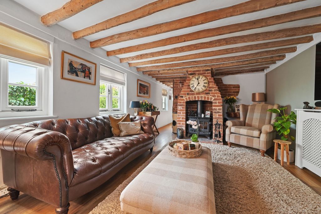 Property photo 2 of 19 Pt-Db(Bury)-Dovecottage-5