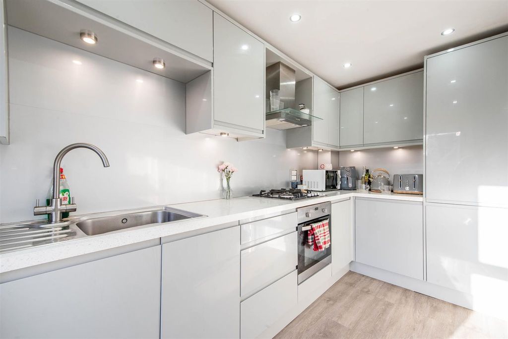 Property photo 2 of 20 Kitchen