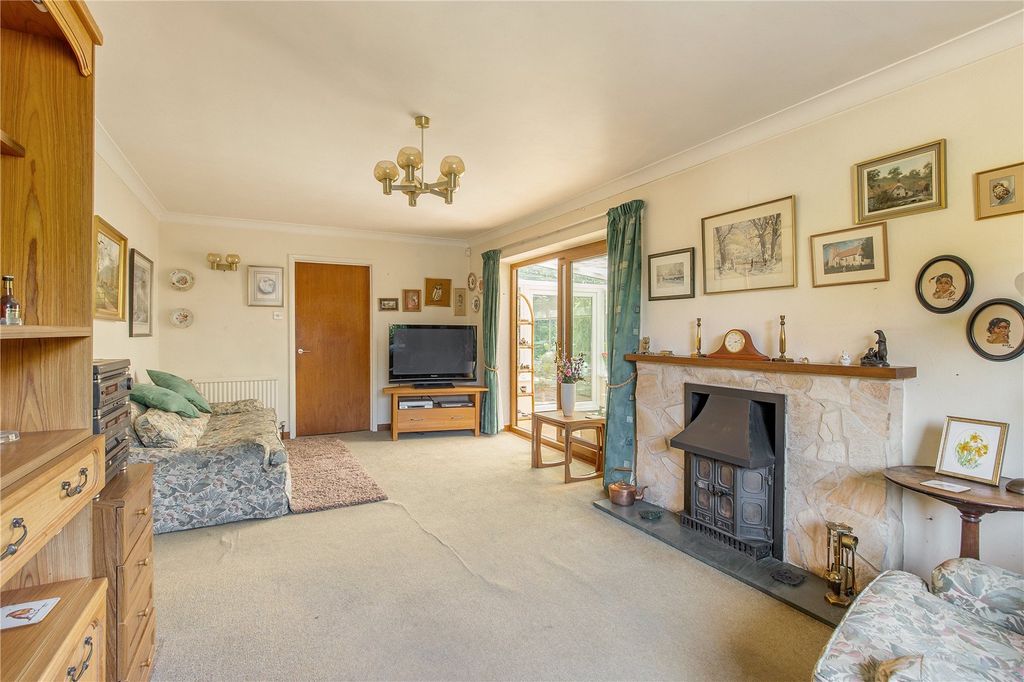 Property photo 2 of 16 Sitting Room